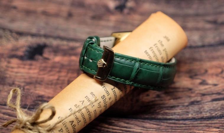 The 18ct gold copy watches have green leather straps.